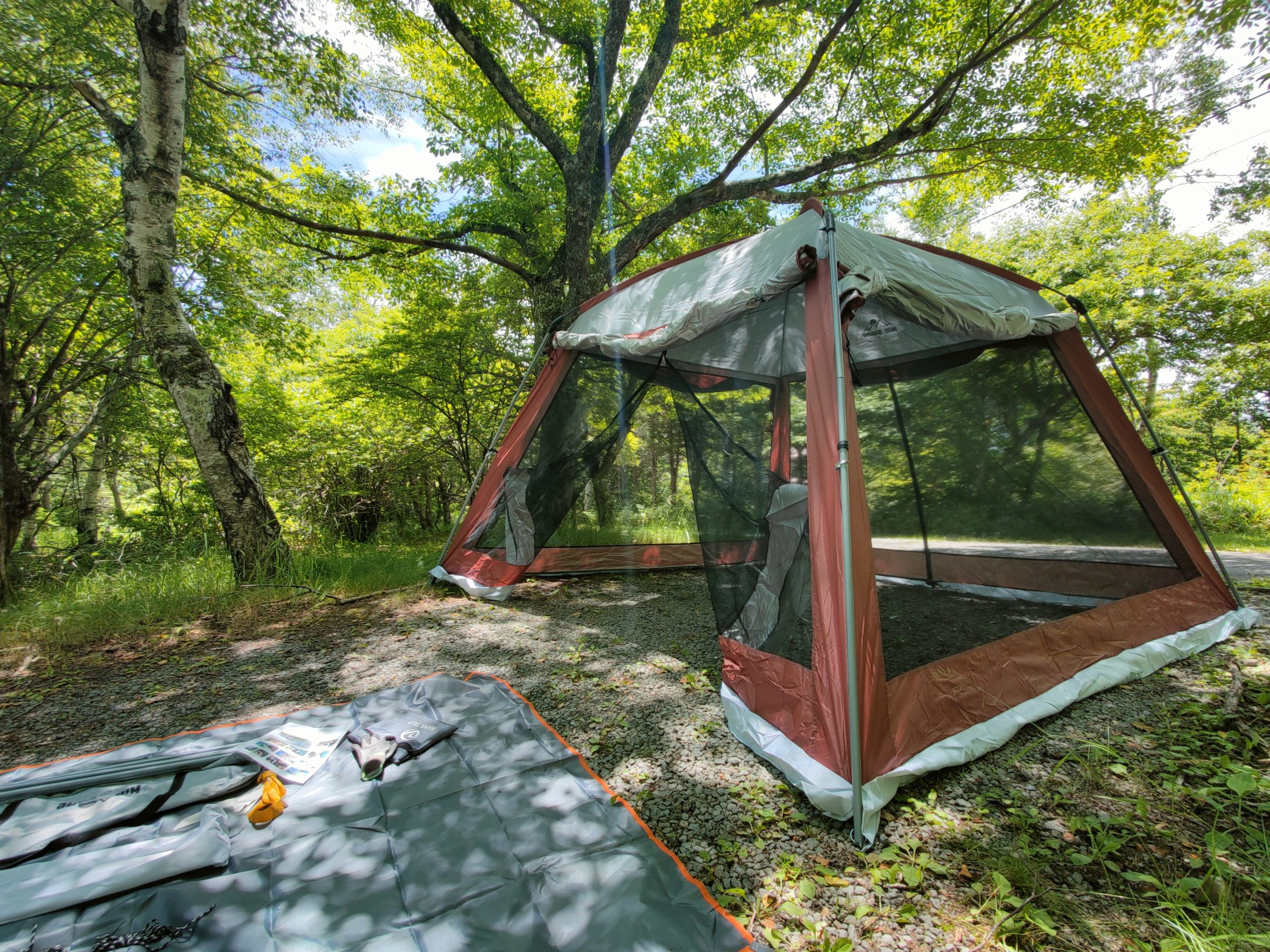 夏場のキャンプ場での虫対策におすすめ！メッシュスクリーンテント商品 